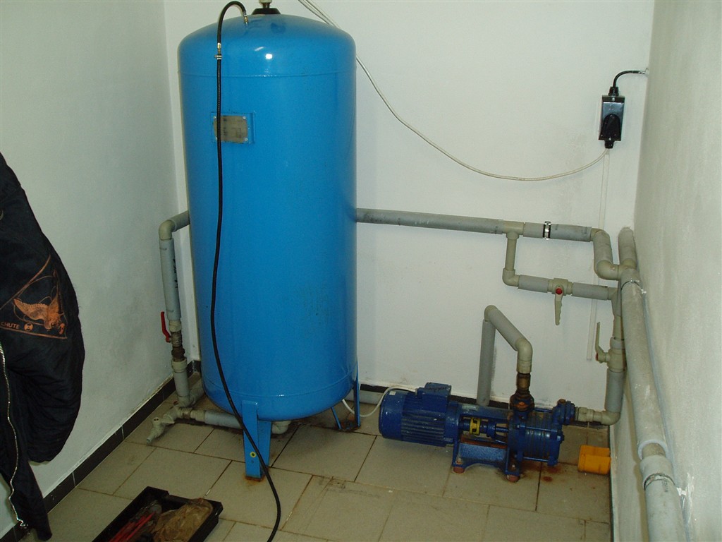 Čerpání vody ze studny pomocí čerpadla Sigma 32-SVA s 200l nádobou - Harachov